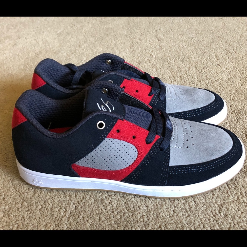 Ès brand new skate shoe